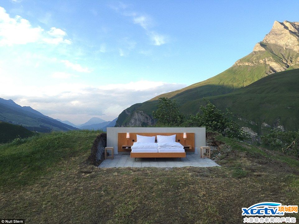 首家无墙无顶酒店