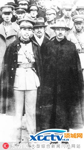 中华民国海陆空军总司令蒋介石和副司令张学良。