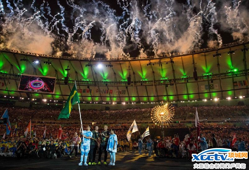 2016里约残奥会闭幕式东京八分钟闪亮接棒画面(组图)