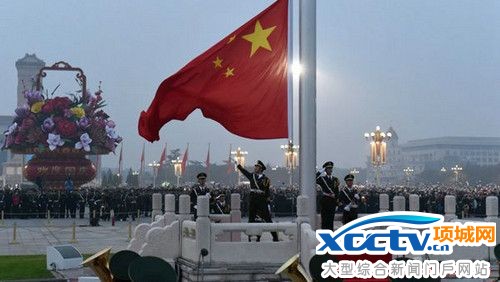 10万人观升国旗