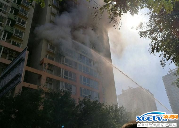 北京双井附近一小区着火 起火原因不详