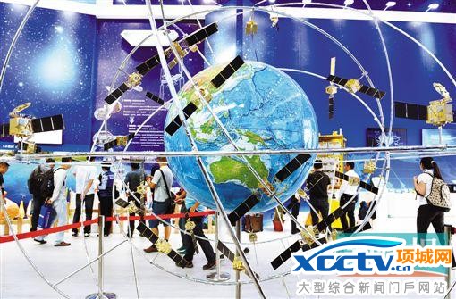 北斗卫星导航系统模型吸引了大批观众。