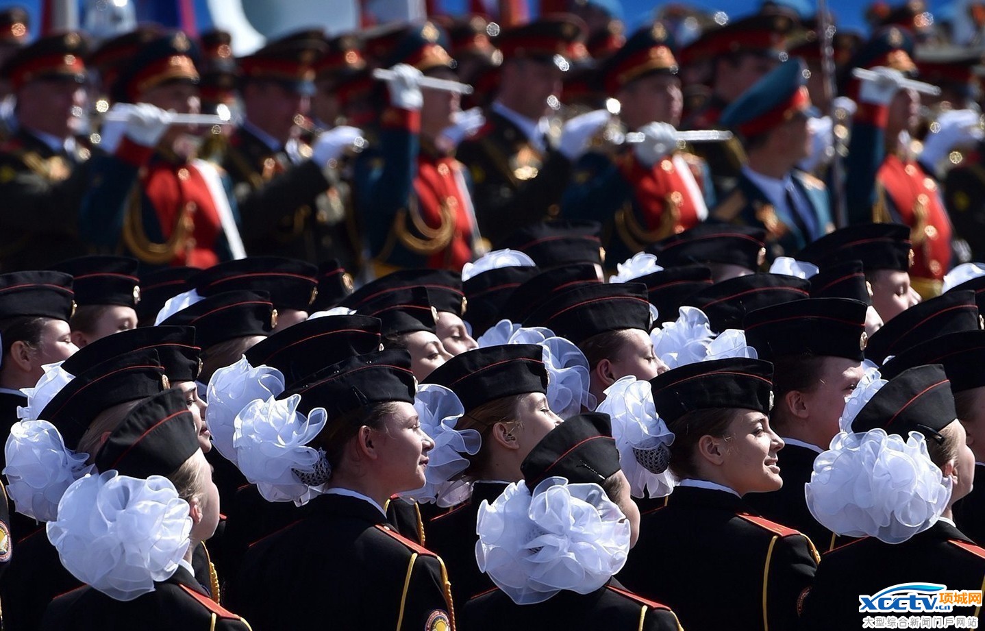 ����˹��УŮ�������״�����