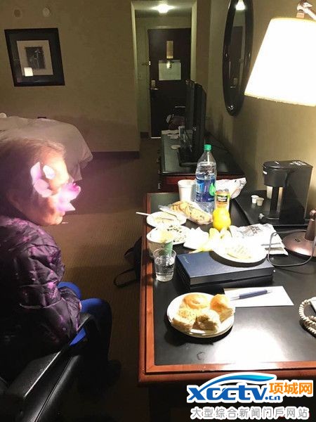 卖掉北京房养只白眼狼?网曝中国妈妈被弃美国机场