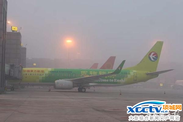 北京雾霾太严重:飞机降落3次失败 飞回香港