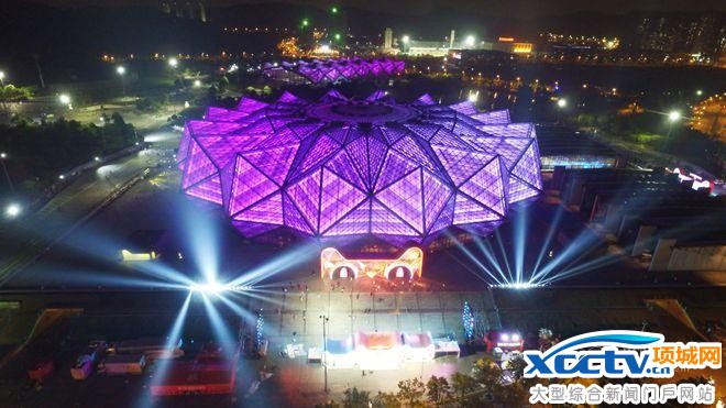 2016年11月7日,深圳大学生运动中心体育馆,阿里巴巴天猫双11晚会外场搭建完毕,美轮美奂的场馆夜景4_副本.jpg