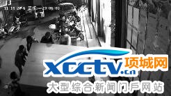 超市储物柜突然倒下砸中母子俩 6岁男童身亡