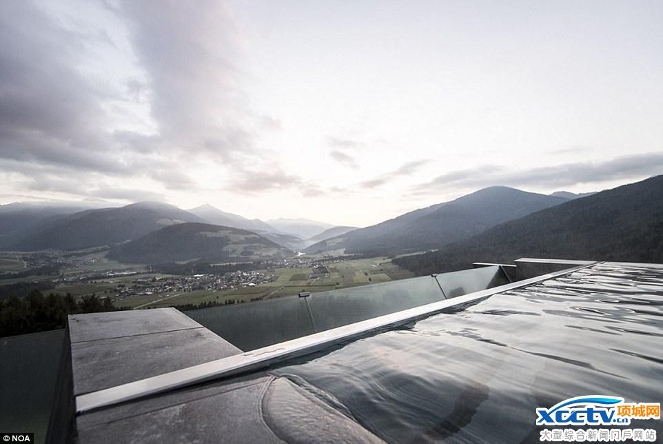 世界最可怕游泳池