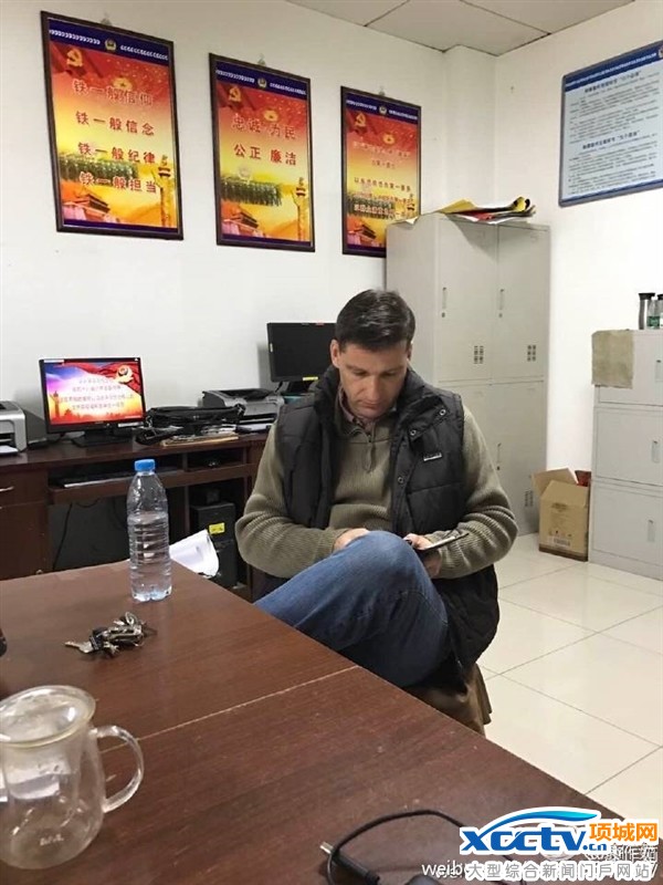 奔驰中国高管辱华喷辣椒水 回应:不代表公司立场