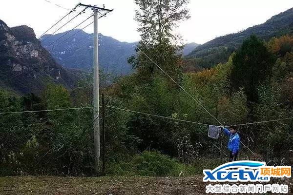 父母患病去世 孤儿兄弟家里只剩15个土豆