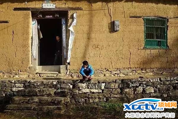 父母患病去世 孤儿兄弟家里只剩15个土豆