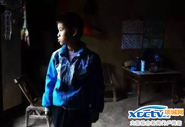 父母患病去世 孤儿兄弟家里只剩15个土豆