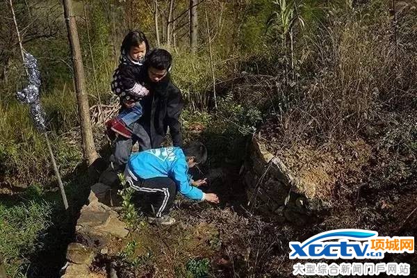 父母患病去世 孤儿兄弟家里只剩15个土豆