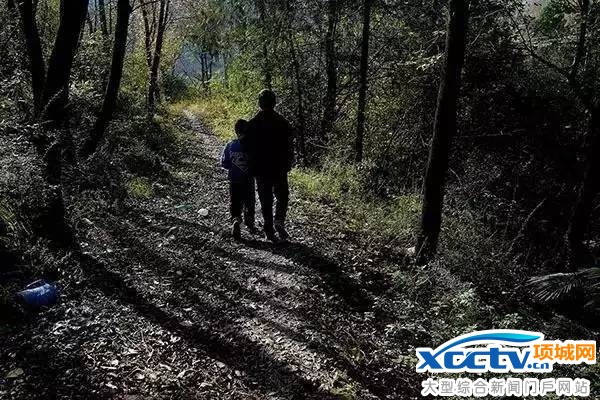 父母患病去世 孤儿兄弟家里只剩15个土豆