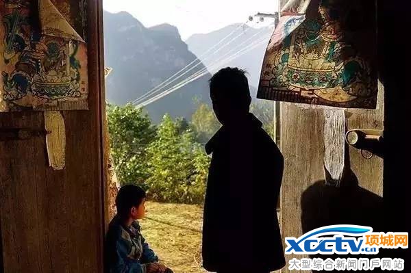 父母患病去世 孤儿兄弟家里只剩15个土豆