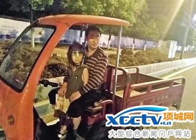 男童与警车飙车