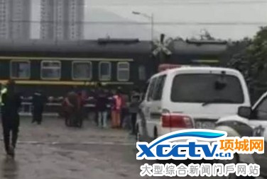 温州火车与货车相撞
