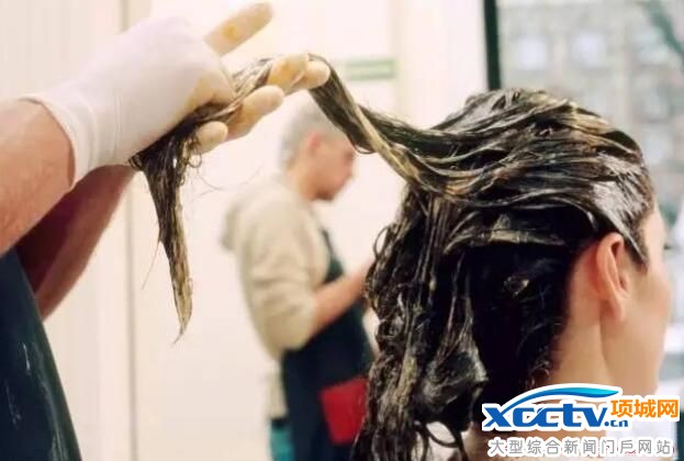 女教师染发后死亡