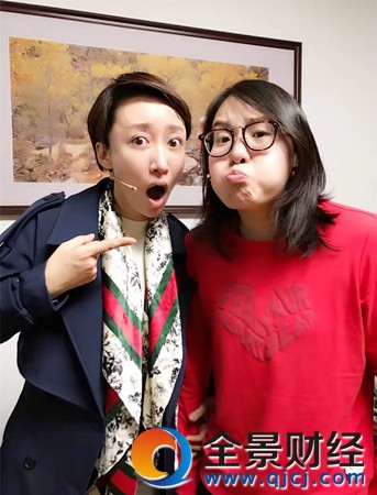 宋宁、傅园慧搞怪合影