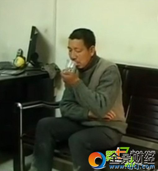 春节醉酒花样百出:那姿势令人哭笑不得