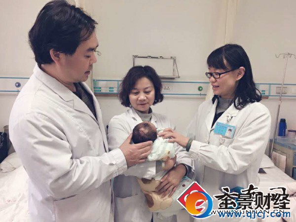 ����ŮӤͷ��Ƥ��ȱ�� ����һ���������̨