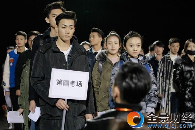 组图:林妙可艺考内场图曝光 站姿笔直婷婷玉立