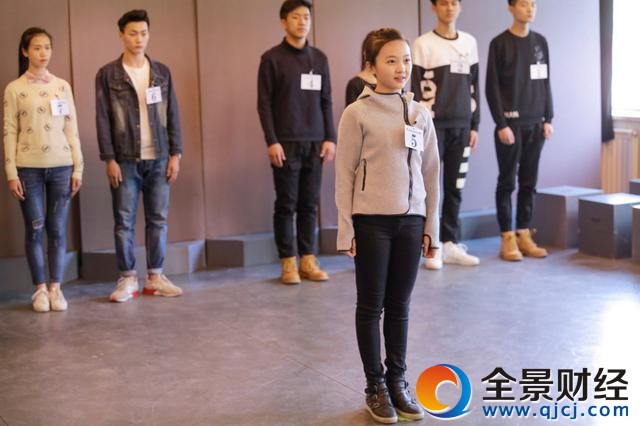 组图:林妙可艺考内场图曝光 站姿笔直婷婷玉立