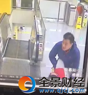 男子地铁强吻保洁阿姨 视频刷屏网友称口味真重