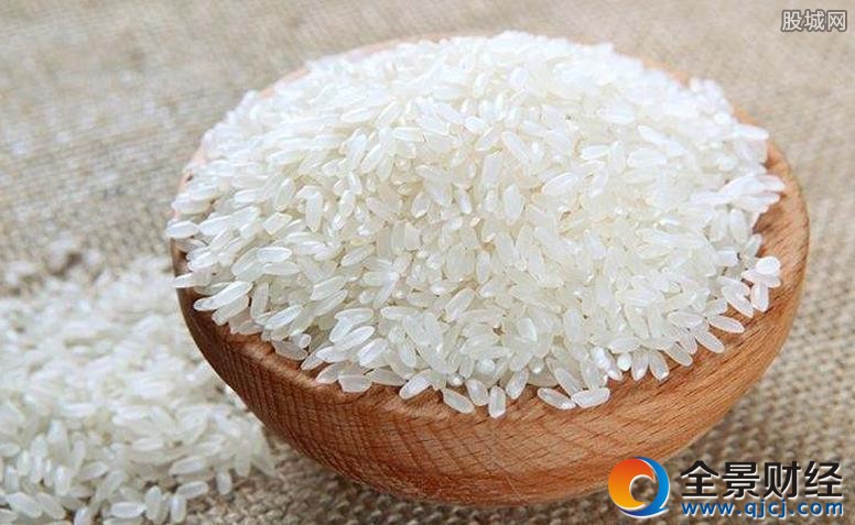 奇老太吃生米上瘾