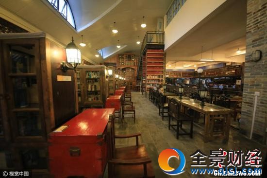 四川一高校现高颜值“中西古典风”图书馆