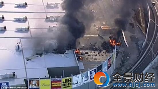 澳飞机撞击商场