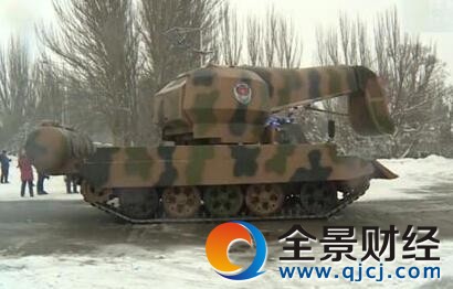 高手!包头现扫雪神器 吹雪坦克穿一身迷彩装炫爆了(组图)