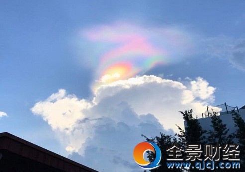 新加坡出现火彩虹:持续长达15分钟 壮美画面让人叹服