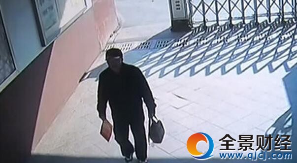 便宜货?老汉偷苹果6手机贱卖 认定这不是一部好手机