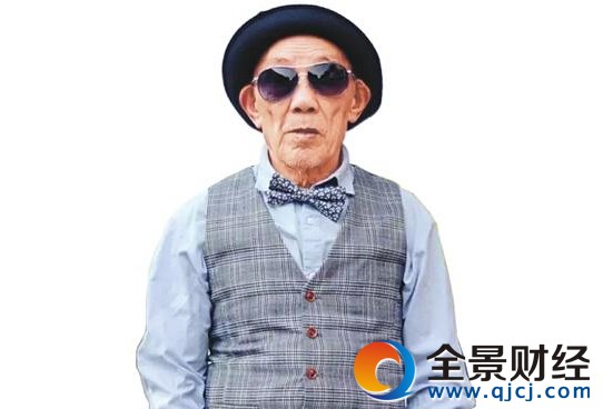 小伙给爷爷拍写真 资深老农变“网红”帅出了天际