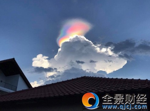 新加坡出现火彩虹:持续长达15分钟 壮美画面让人叹服