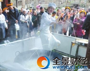 我不是妖冶的神男子!成都妖娆拉面哥跳《痒》晋升