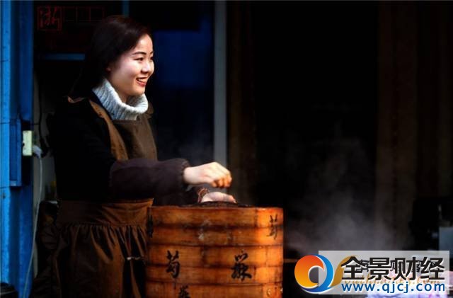 浙江:美女留学归来 在街边洗碗卖早点(组图)