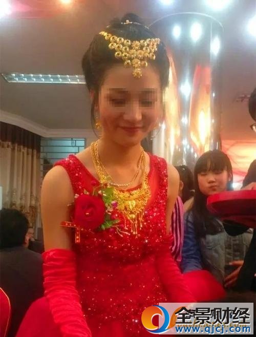 订婚收288万聘金跻身钞票塞满行李箱 仅18岁跻身莆田百万新娘榜