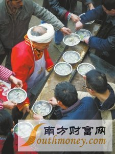 四川高人头顶传菜
