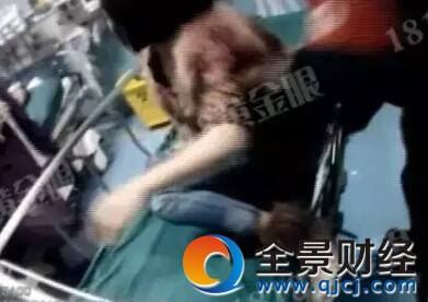 绍兴女子撕破警察裤子 酒后开车到处乱撞还撒泼抓挠