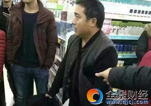 帮女童找家长被殴 女子脸颊被打通红依然表示不后悔