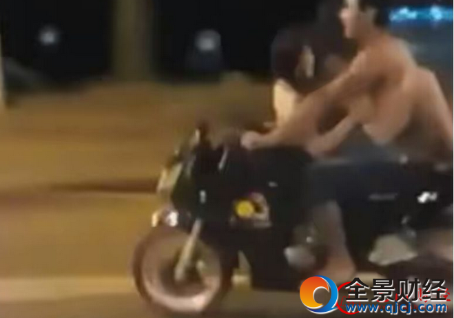 高速行驶摩托车上车震 过程全被后面司机拍了下来!