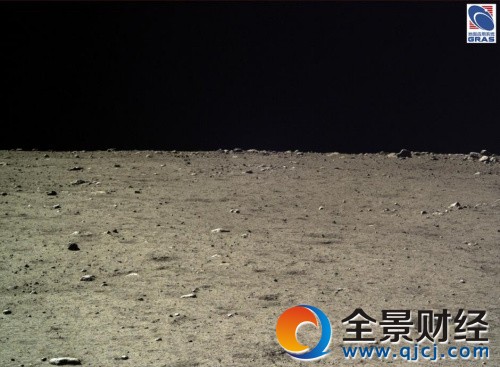资料图:“嫦娥-3号”着陆器地形相机拍摄的月面环境,满目苍凉,天空黑暗。图像来源:中国科学院国家天文台月球与深空探测研究部官网