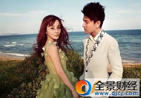 李小璐甜馨拍写真