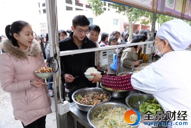 高校学生夫妻同班不同寝 网友:想啪啪咋办?