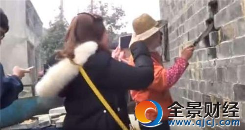 百年老墙上挖出的东西令人吃惊 黄黄的!这神物让所有人垂涎三尺