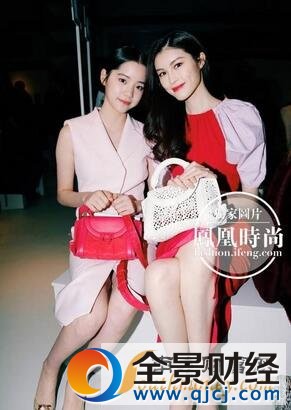欧阳娜娜粉裙看秀