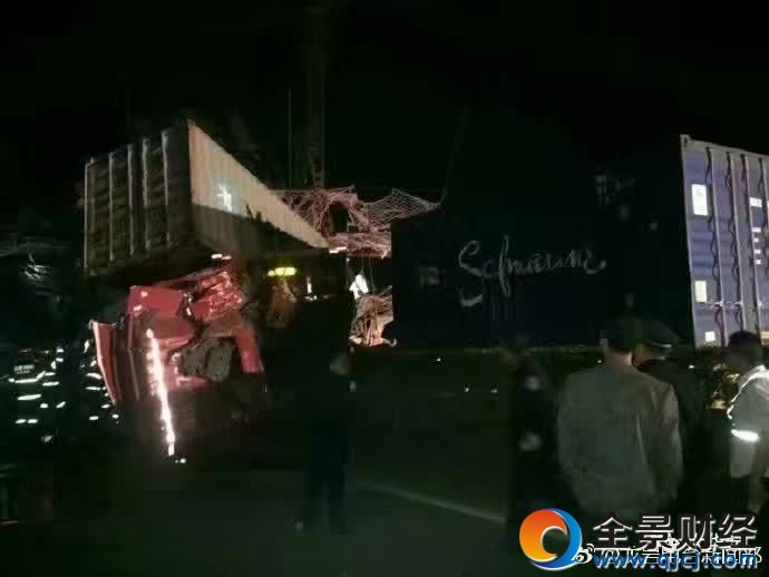 福建高架桥坍塌 现场5人坠落2辆车被砸【组图】