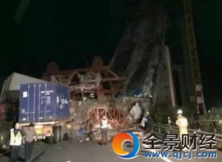 福建高架桥坍塌现场画面 2拖挂车被砸,已有6人被救出